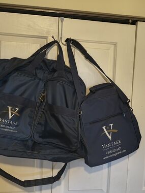 Set Of 2 Vantage Travel Duffle Carry Bags Navy Blue Shoulder Straps & Expandable